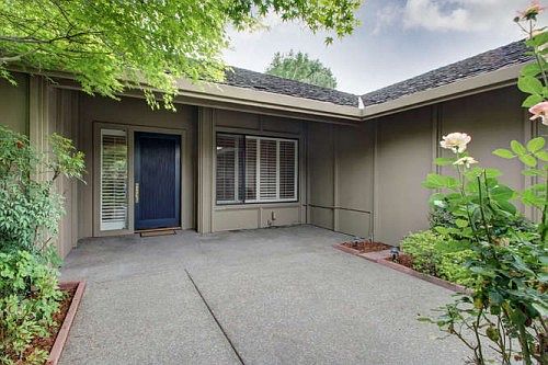 3rd image of 11412 Huntington Village Ln