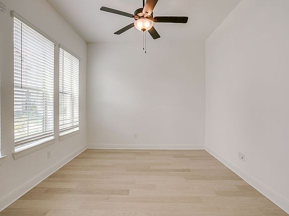 5th image of 708 Pheasant Run St