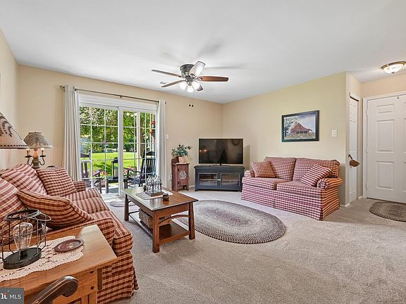 3rd image of 5105A Adelaide Dr