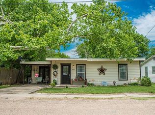 403 Walnut St, Grandview, TX 76050