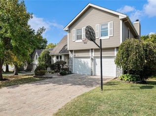 3665 SW Kimstin Cir, Blue Springs, MO 64015