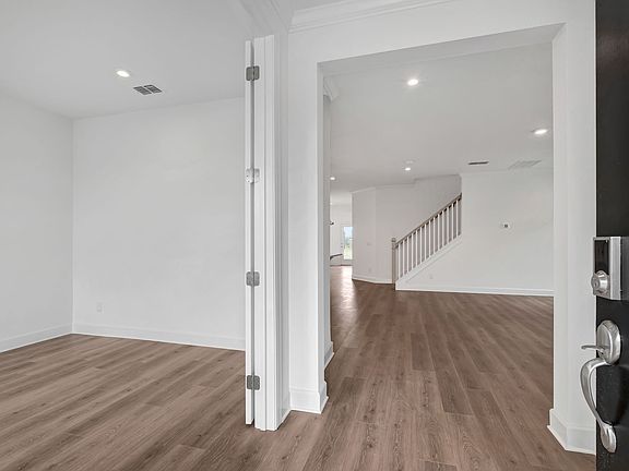 5th image of 2029 Holbrook Rd