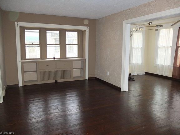 2nd image of 280 E Willowview Dr