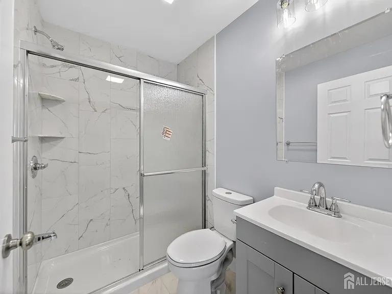 125 E Cherry St — Photo 8