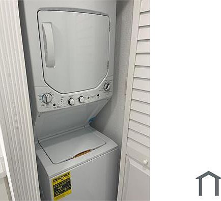 3rd image of 3340 Stella St