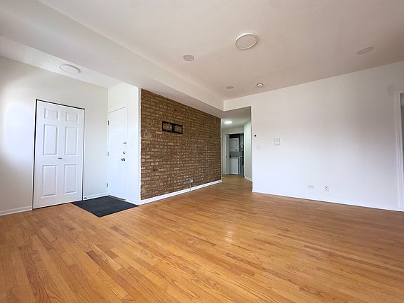 2nd image of 6104 N Rockwell St #2