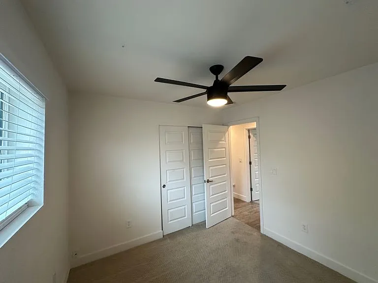 2315 E Marmora St — Photo 22
