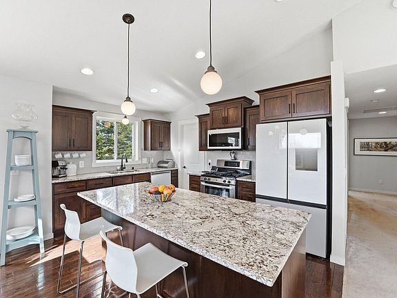 3rd image of 932 Forest Edge Dr