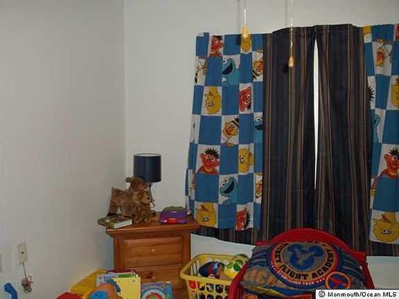 4th image of 282 Huntington Drive #B
