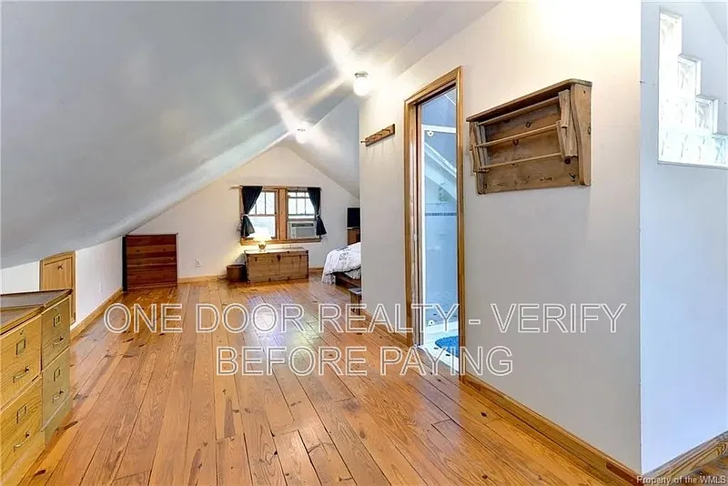 3 bed, 2.0 bath, 1403 sqft, $4,600 — Photo 2