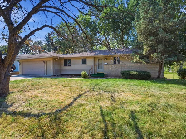 2117 W 83rd St, Bloomington, MN 55431