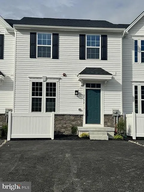 3 bed, 2.5 bath, 1960 sqft, $2,950 — Photo 2