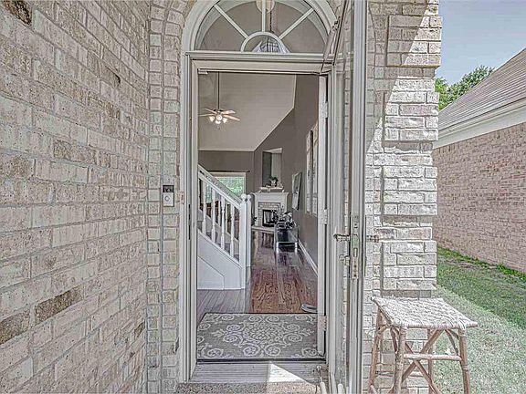 2nd image of 9264 N Fairmont Cir