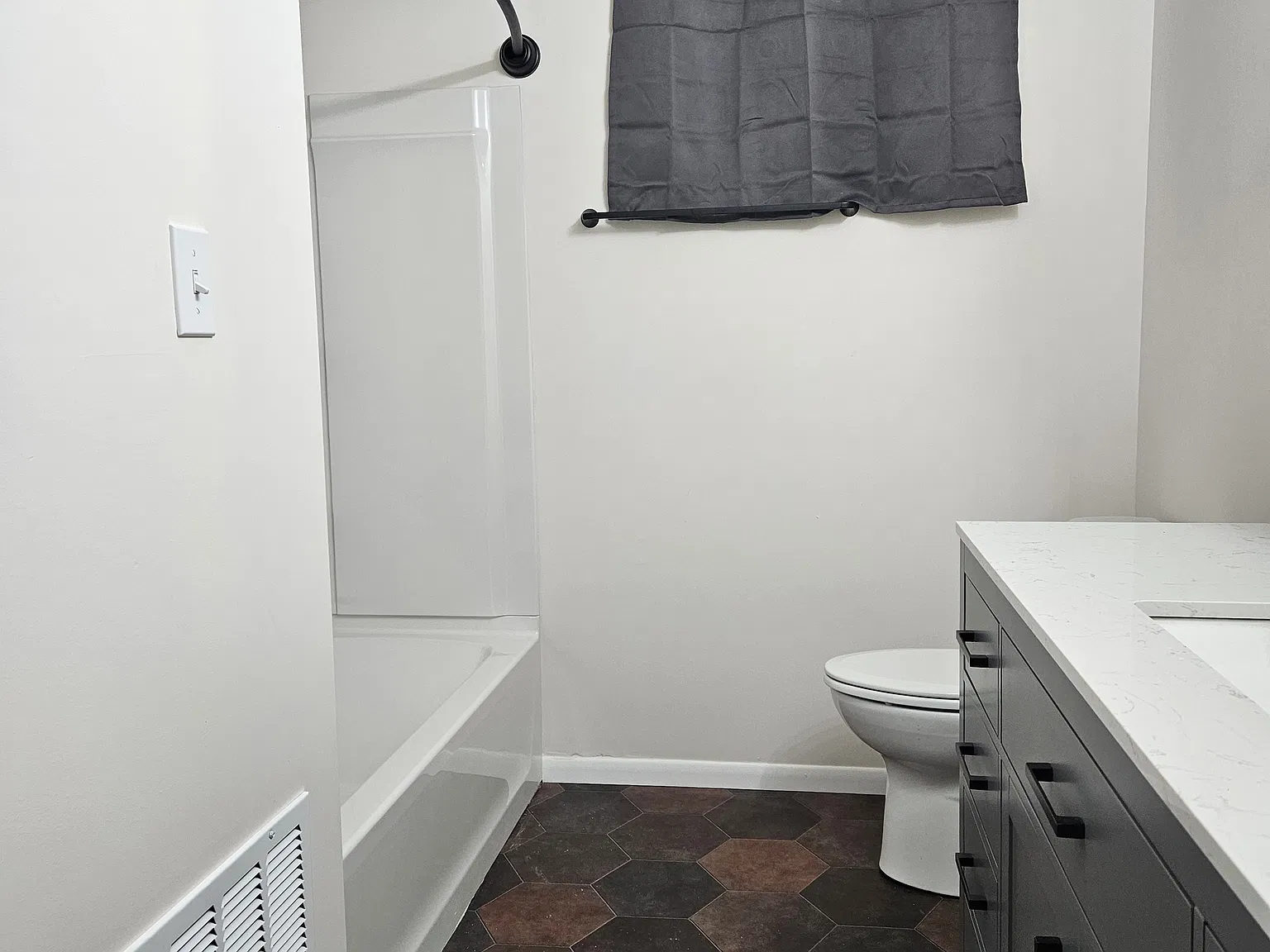 2 bed, 1100 sqft, $1,100 — Photo 2