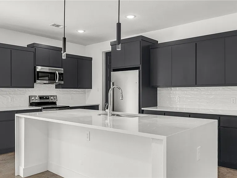 3008 Alpha Wolf Ct — Photo 8