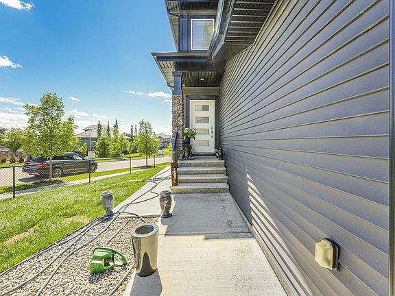 4th image of 2933 58th Ave NE