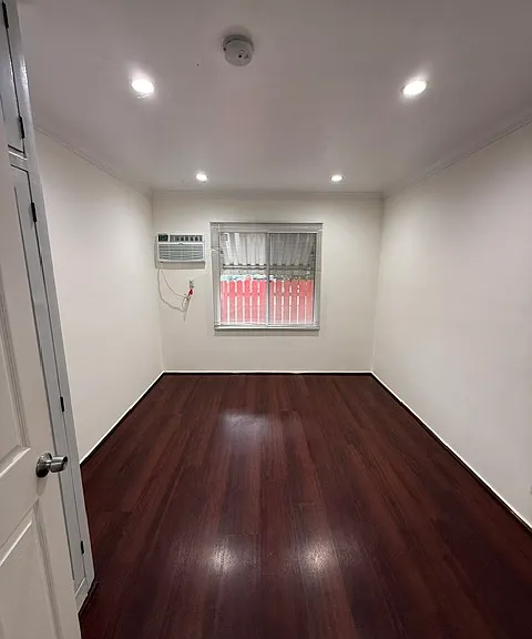 515 Thompson Ave #B — Photo 9