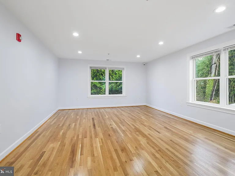 711 Lamberton Dr — Photo 31