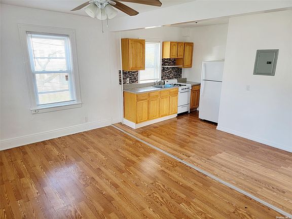 4th image of 10901 Monterey St