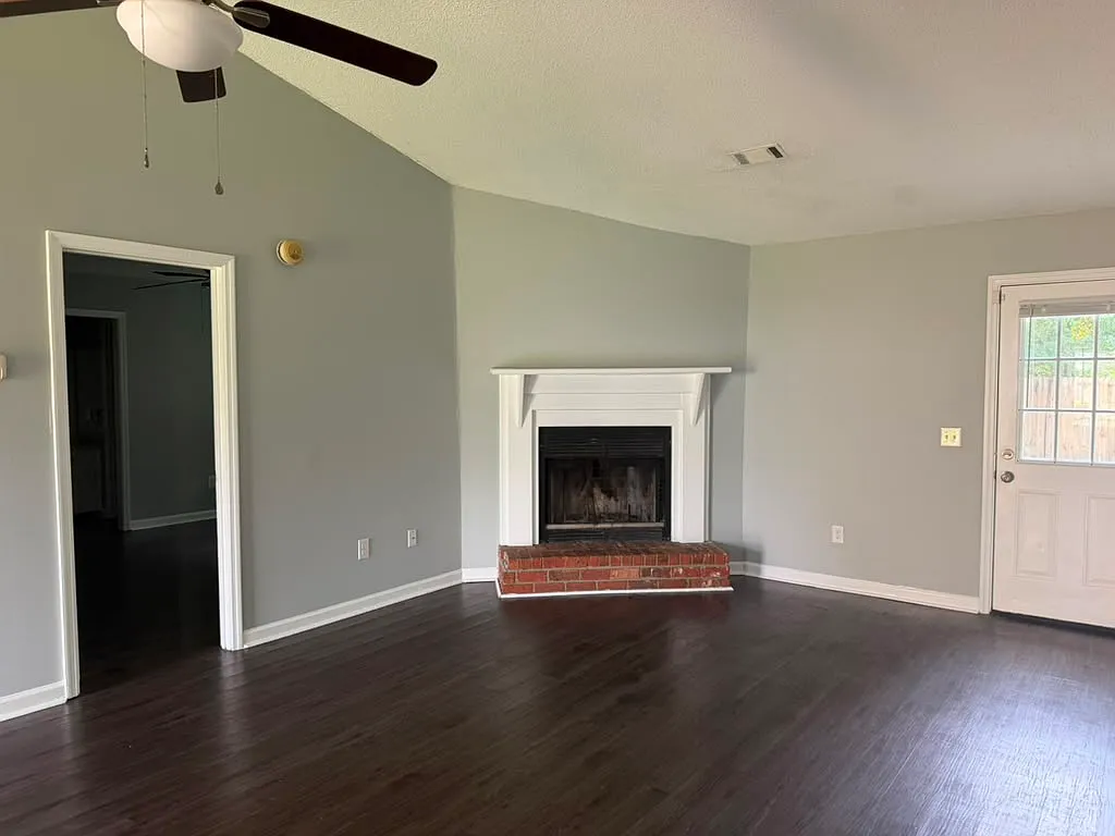3 bed, 1469 sqft, $1,850 — Photo 2
