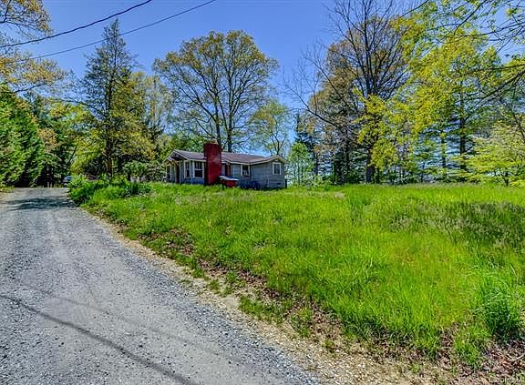 3rd image of 54 Maxwell Dr