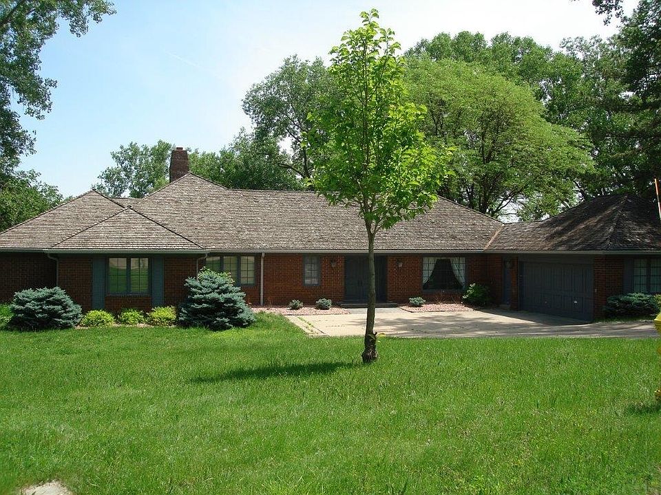1st image of 200 Lindenwood Pl