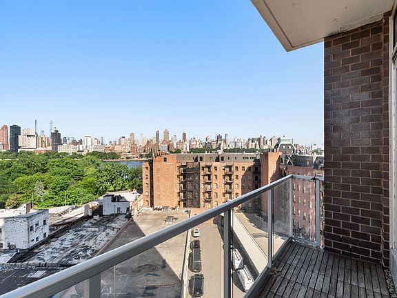 4th image of 11-24 31st Ave #8B