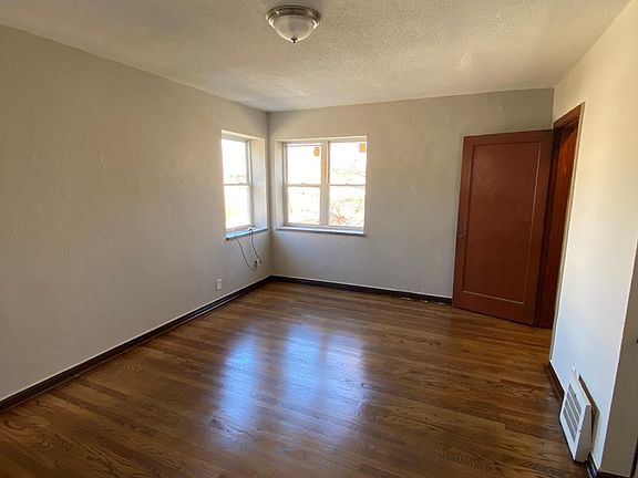 2nd image of 5322 Miami St #2