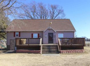 7443 Moline Rd, Waterloo, IA 50703