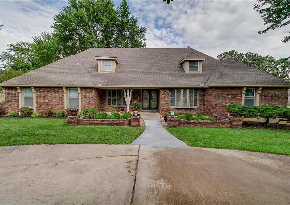 9521 Olmstead Rd, Kansas City, MO 64134 Zillow