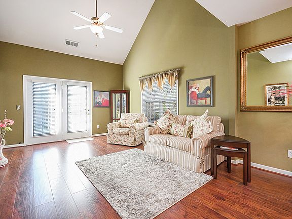 5th image of 2366 Suwanee Pointe Dr