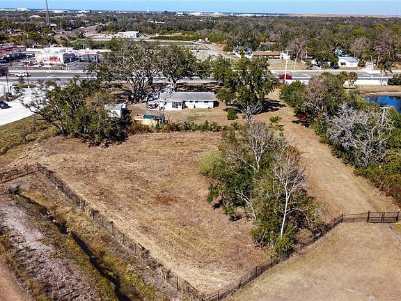 3rd image of 2519 Moccasin Wallow Rd