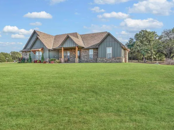 1215 Woodland Dr, Cache, OK 73527
