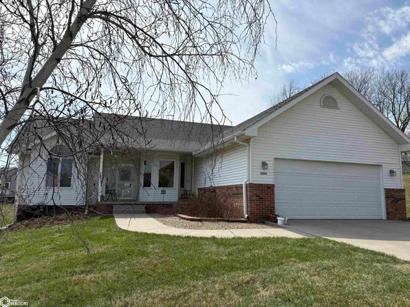 2203 Woodfield Dr, Red Oak, IA 51566
