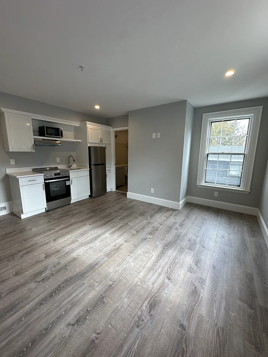 Building Photo - 6 Monroe St #207