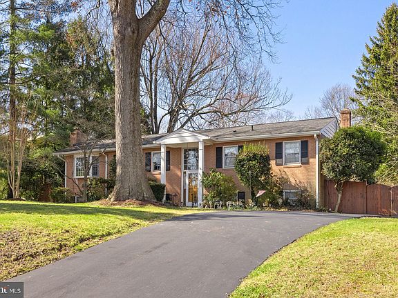 3rd image of 3826 Skyview Ln