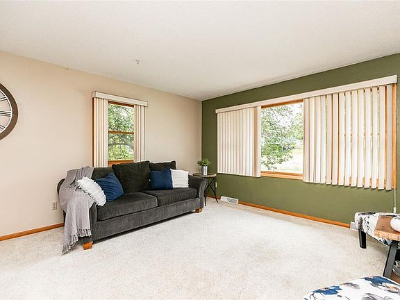 2nd image of 137 Oreole Dr NE