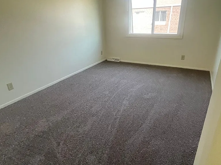 140 W Falls Rd — Photo 9