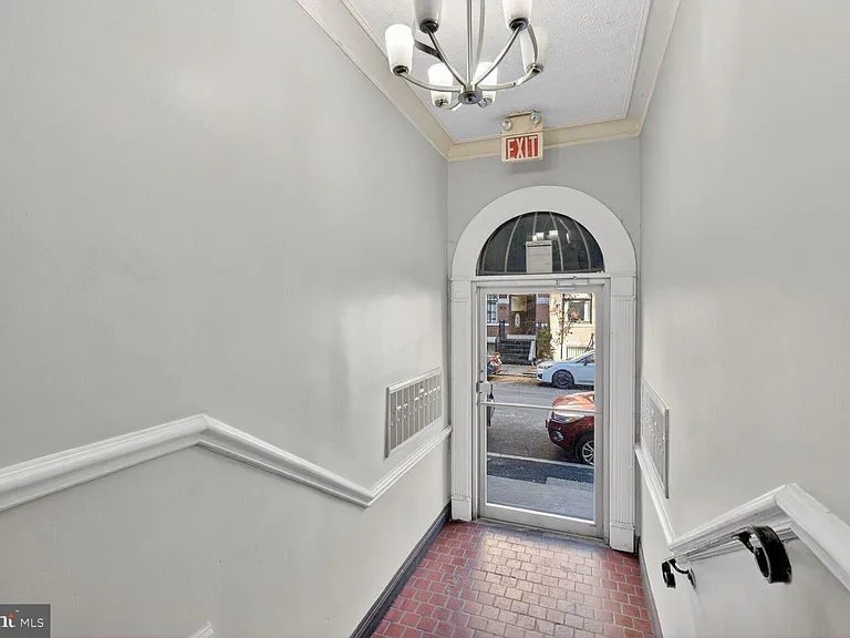 1820 Swann St NW #4 — Photo 2