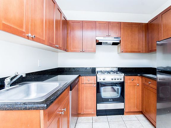 2nd image of 1030 Jackson Ave APT 3A