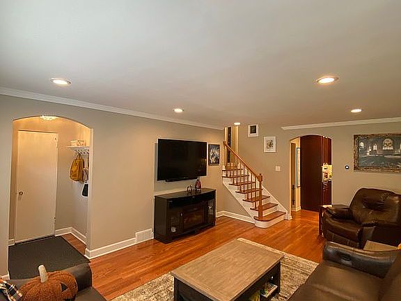 2nd image of 1424 Ostrander Ave