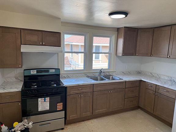3rd image of 108 Burton St SW #3