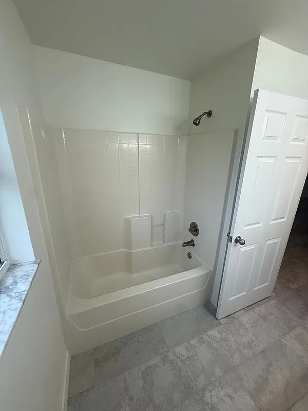 4 bed, 2.0 bath, 2143 sqft, $2,395 — Photo 3