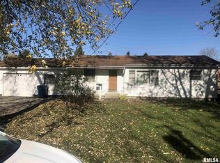 118 Clark St, Chenoa, IL 61726