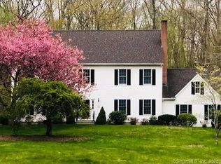 23 Tanglewood Dr, East Lyme, CT 06333