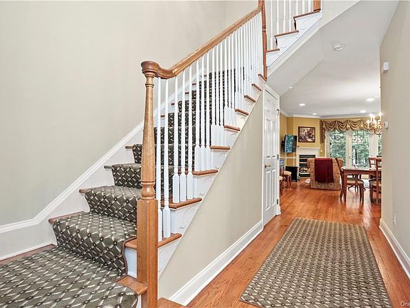 3rd image of 36 Augusta Dr