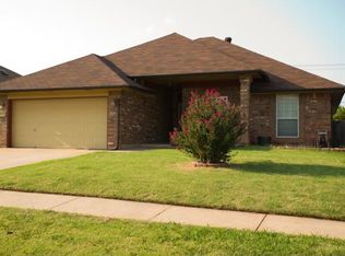 1233 NE 26th St, Moore, OK 73160