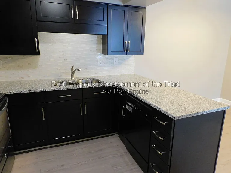 805 W McGee St #B — Photo 7