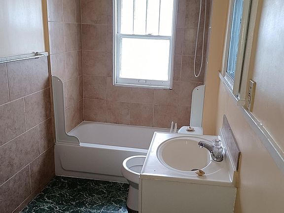 3rd image of 2644 Apple Ave Unit 2