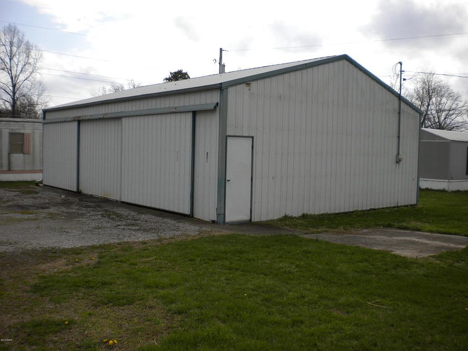 1st image of 807 Adams Dr